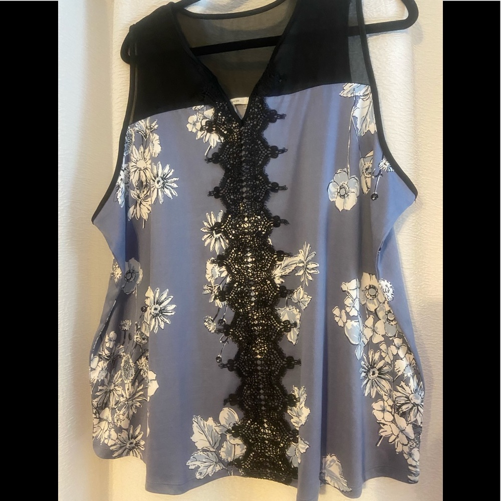Blue floral dressy tank top with black lace NWT